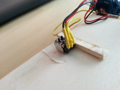 The plywood paddle prototype, a normal potentiometer is used to get the data